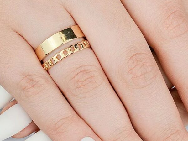 Anéis lisos: elegância que nunca sai de moda