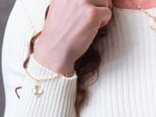 Pulseiras com pingentes: como escolher a que combina com você
