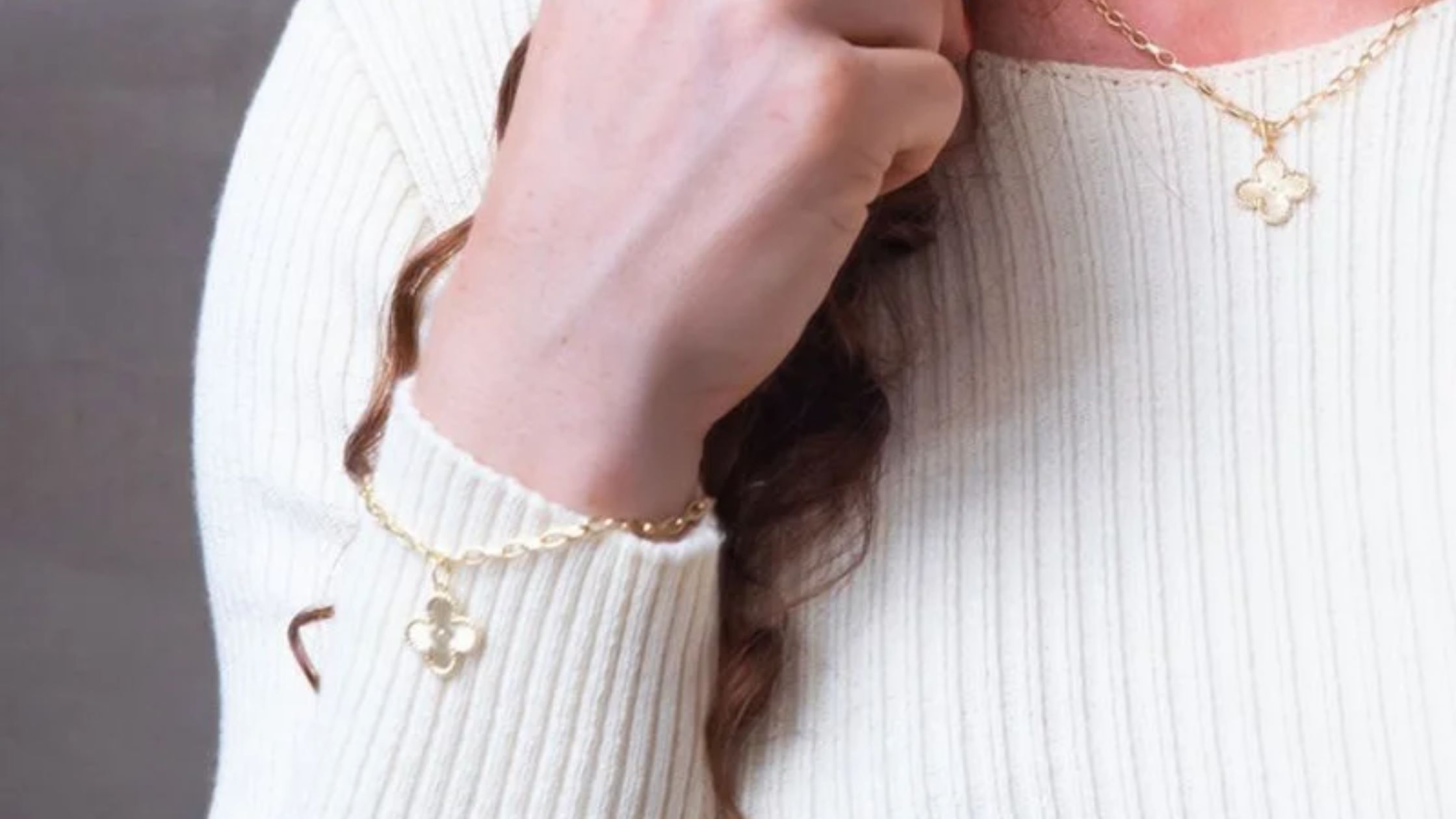 Pulseiras com pingentes: como escolher a que combina com você